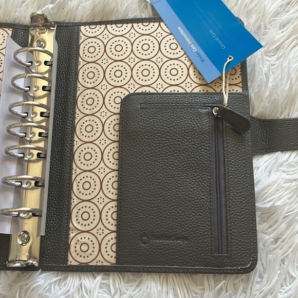 New Franklin Covey Ava leather binder 1 1/4” 9x7 in charcoal $89.95 msrp - Picture 6 of 10